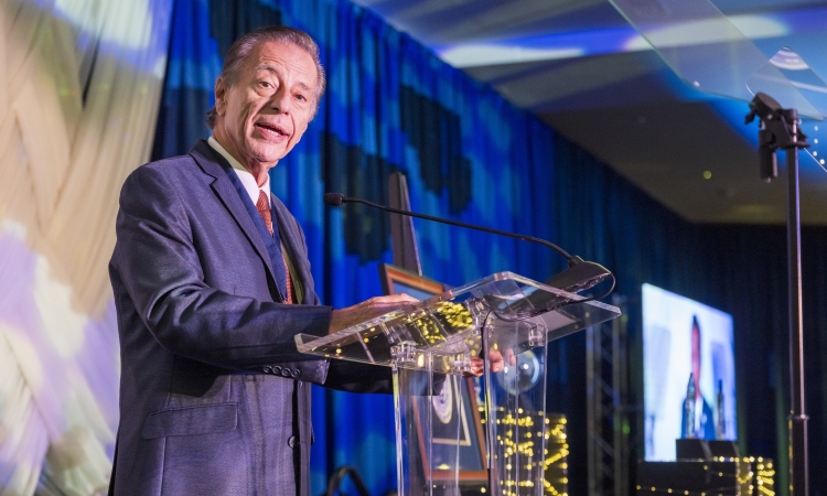 José Domingo Pérez speaking at a podium a the 2025 College of Engineering Alumni Awards