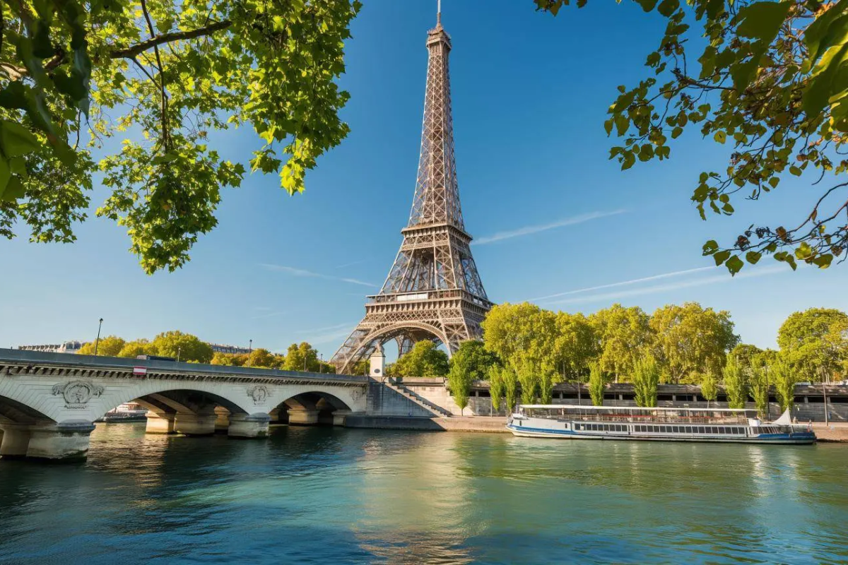 The Eiffle Tower and the Seine River in Paris 